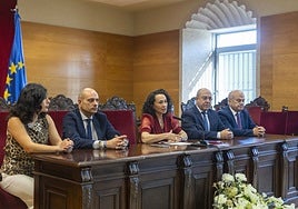 Presentación de la memoria judicial, con la presidenta del TSJEx, María Félix Tena, en el centro.