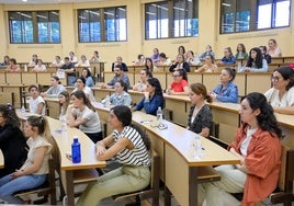 Aspirantes en un examen en las últimas oposiciones docentes en la región.