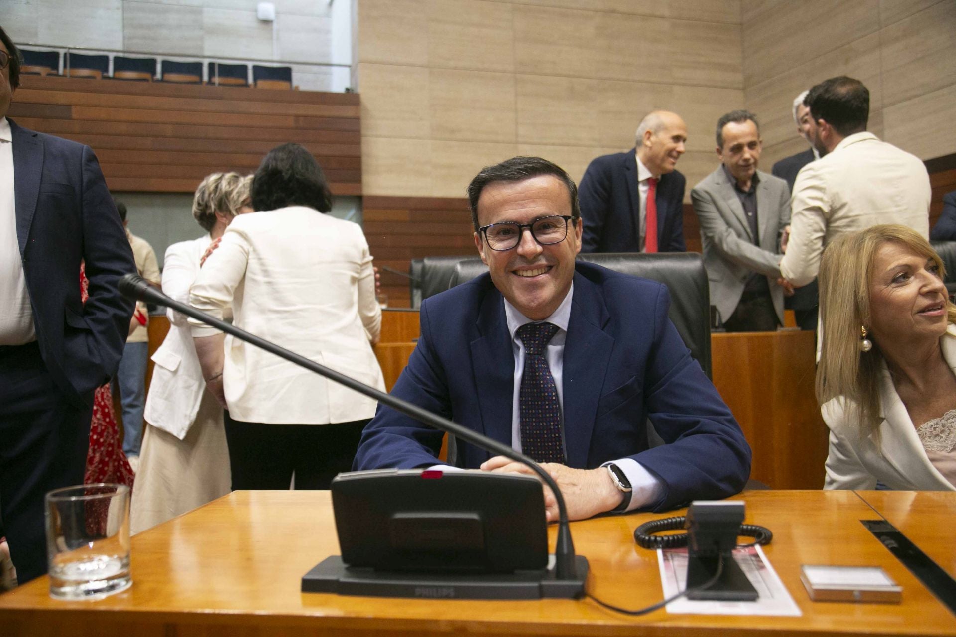 Así ha sido la llegada de Miguel Ángel Gallardo a su primer Pleno en la Asamblea de Extremadura