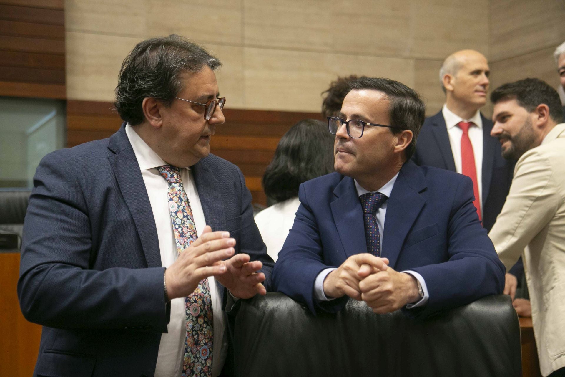 Así ha sido la llegada de Miguel Ángel Gallardo a su primer Pleno en la Asamblea de Extremadura