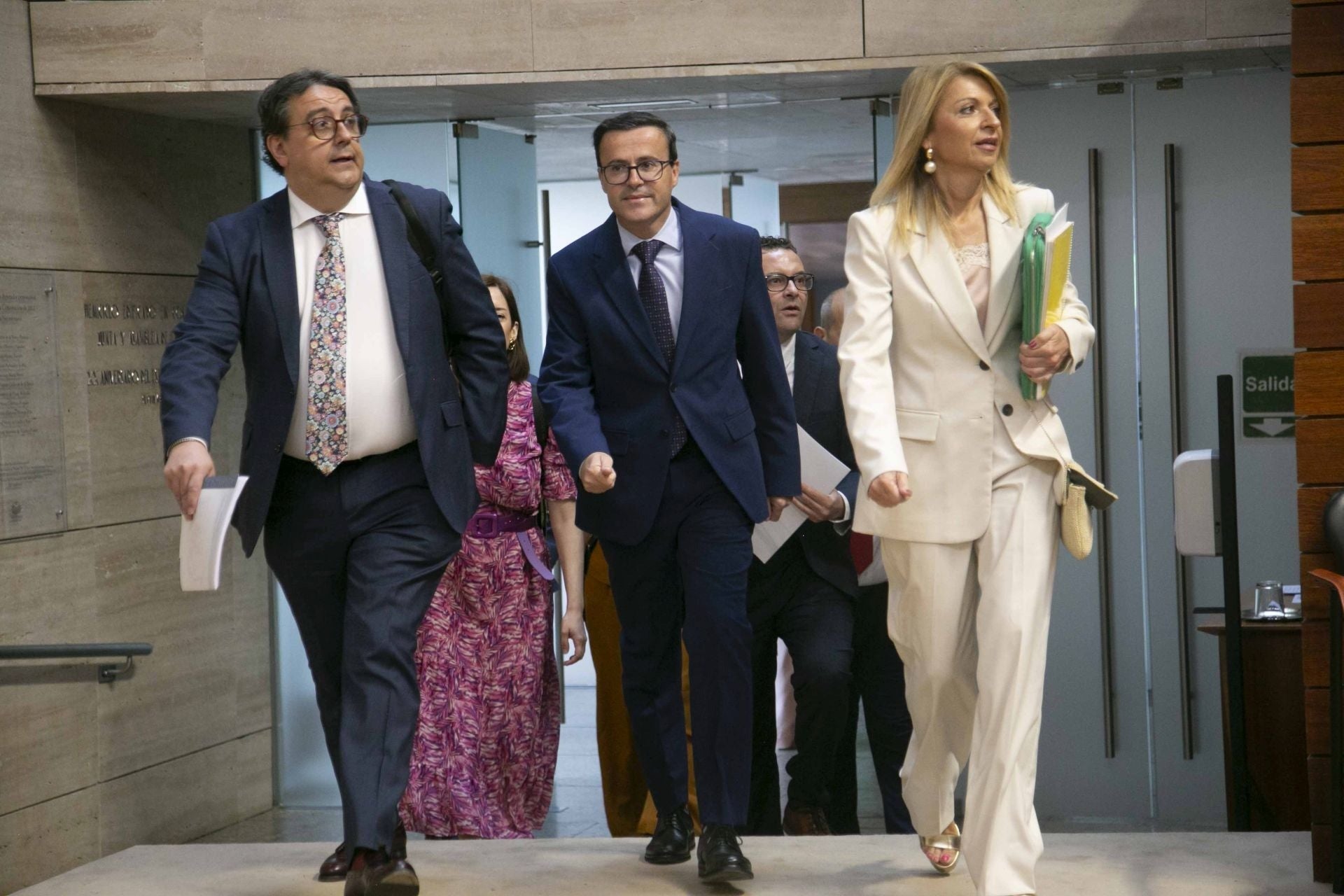 Así ha sido la llegada de Miguel Ángel Gallardo a su primer Pleno en la Asamblea de Extremadura