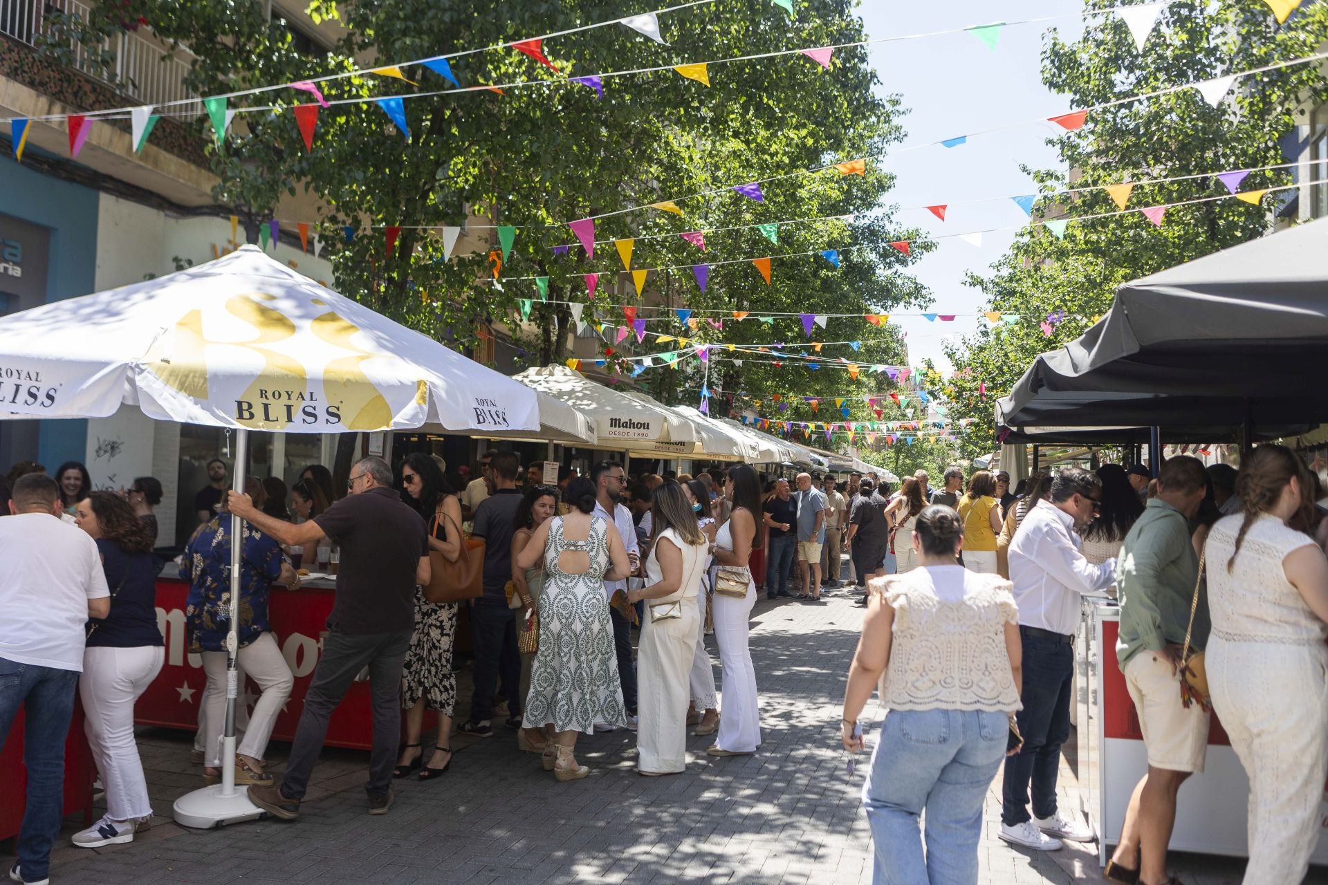 Ambiente en la feria de día de Cáceres