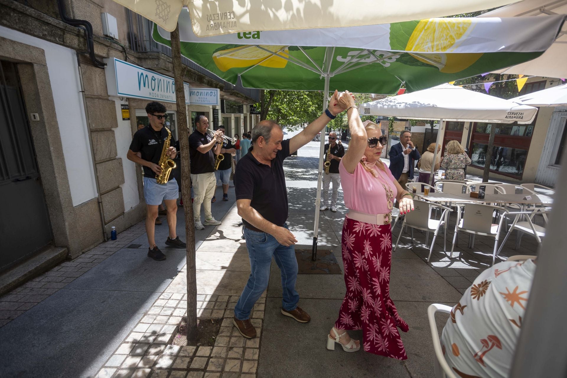 Ambiente en la feria de día de Cáceres