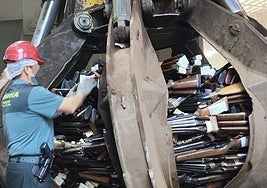 La Guardia Civil de Cáceres destruye más de un millar de armas, la mayor parte escopetas