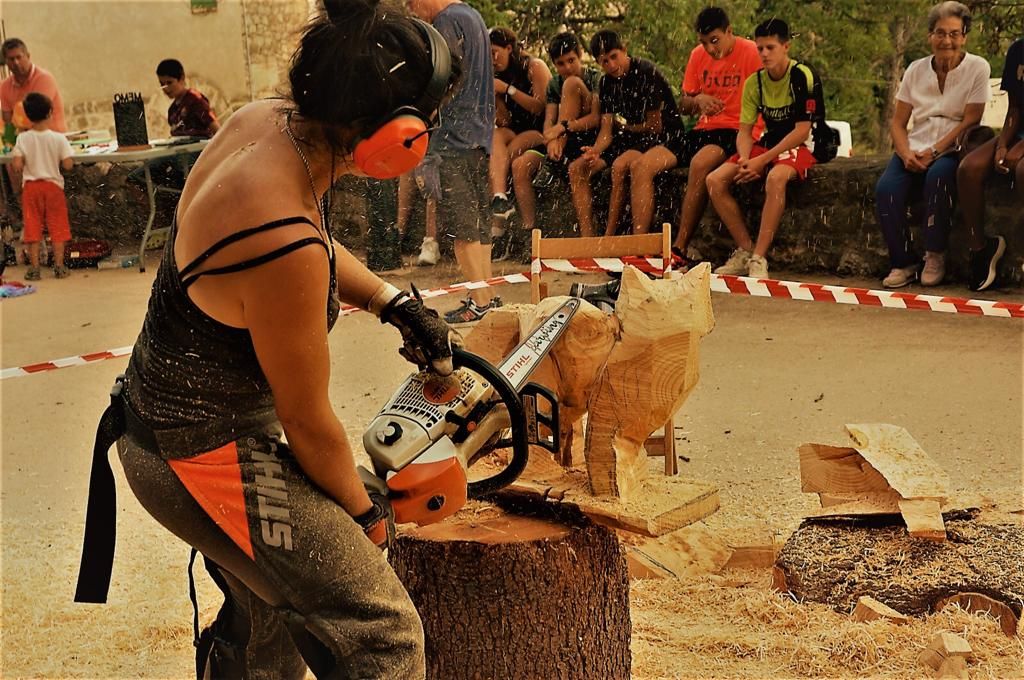 Fotos | Lupe Arévalo, campeona de talla con motosierra