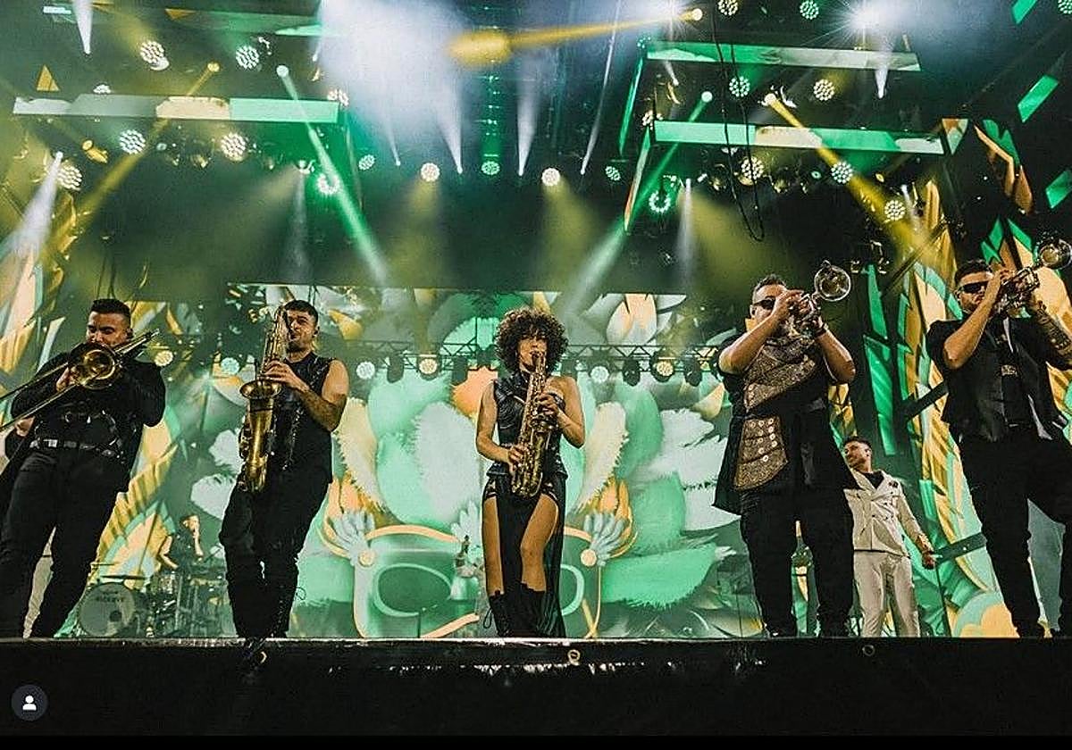 En cada show despliegan un gran espectáculo musical con efectos audiovisuales y un cuidado vestuario.