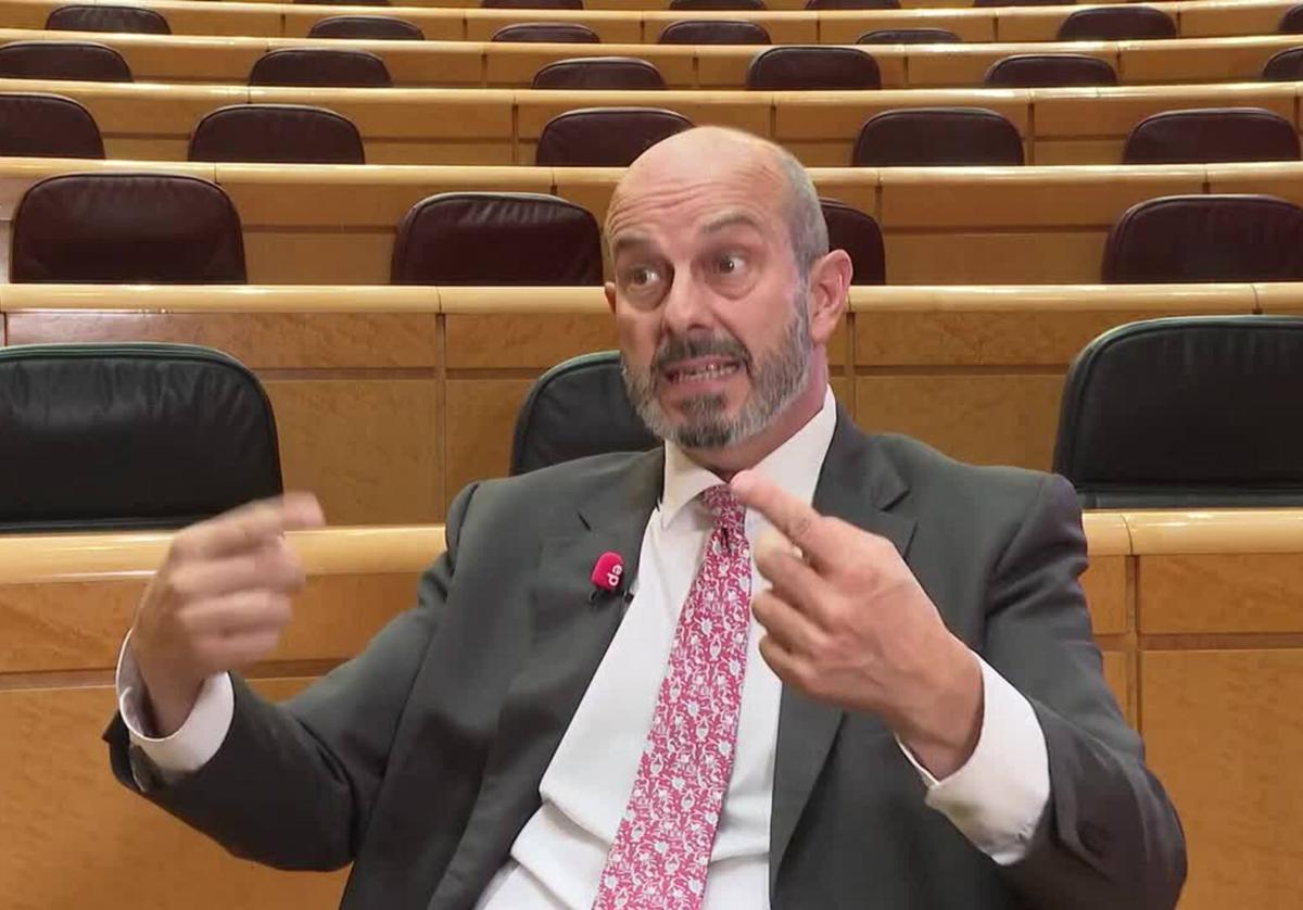El presidente del Senado no se opone a los aforamientos, pero critica que Gallardo lo use como un Â«privilegioÂ»