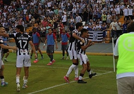 Jorge Barba celebra el gol que dio el triunfo al Badajoz ante el Llererense en el primer asalto en el Nuevo ViverO.