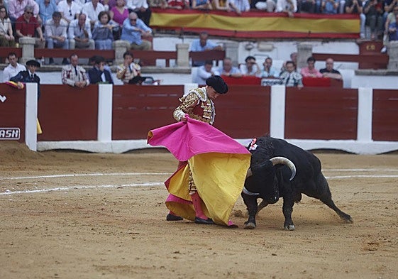 Ferrera, Roca y Marín salen a hombros de la Plaza de Toros de Cáceres