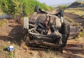 El vehículo quedó en la cuneta tras salirse de la A-66.