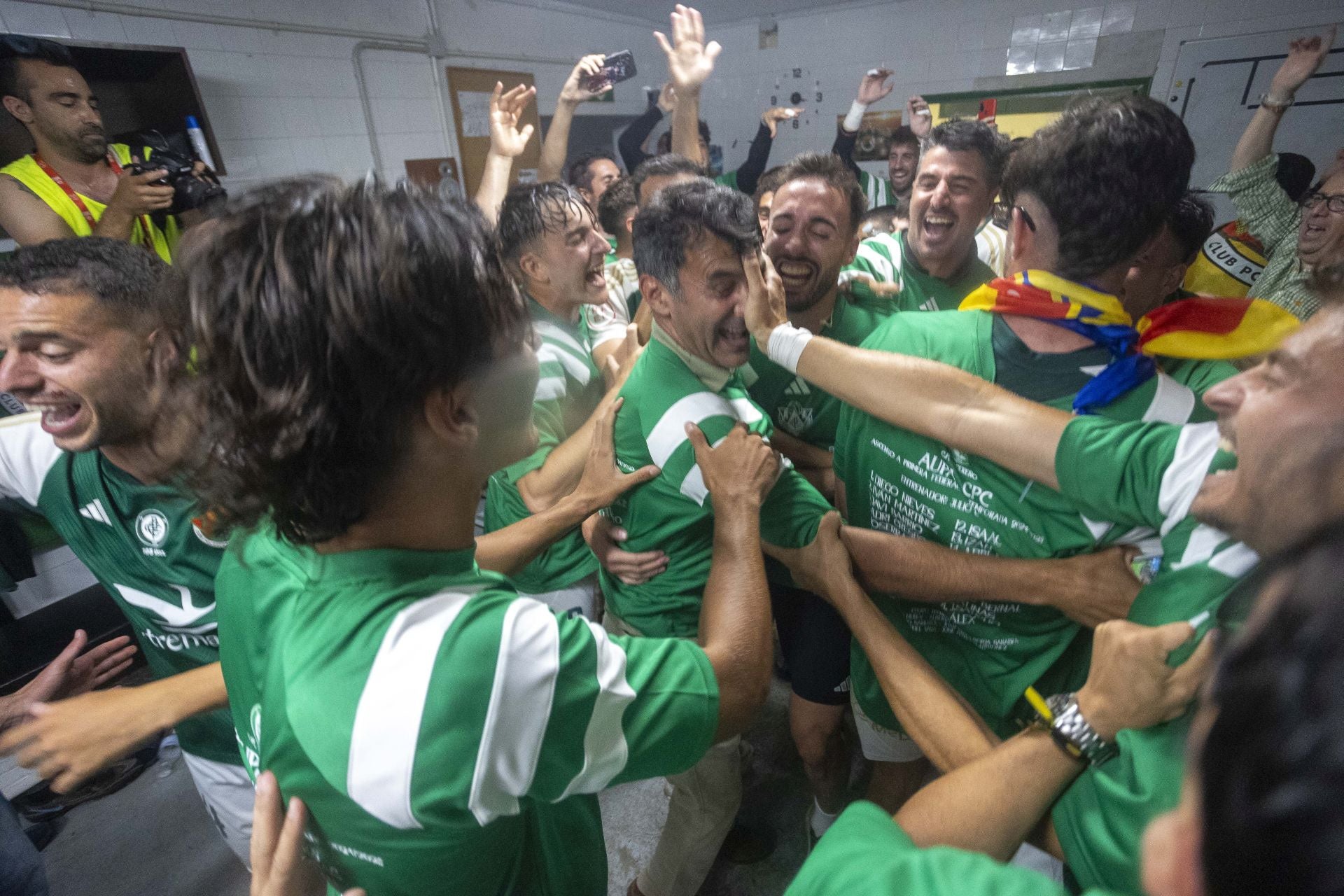 Fotos | El Cacereño estalla en júbilo con su ascenso a Primera RFEF