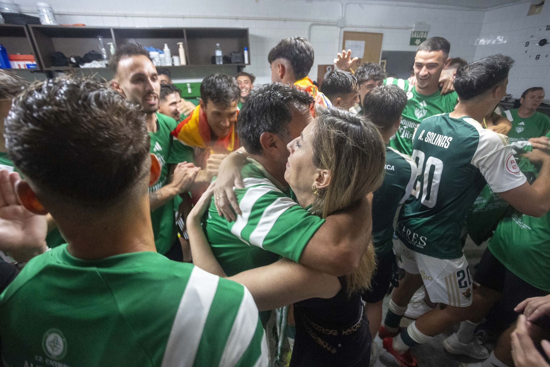 Fotos | El Cacereño estalla en júbilo con su ascenso a Primera RFEF