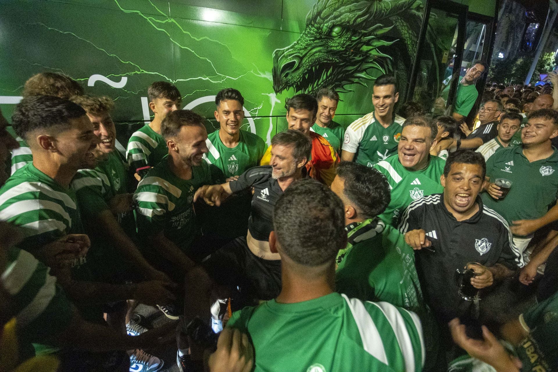 Fotos | El Cacereño estalla en júbilo con su ascenso a Primera RFEF