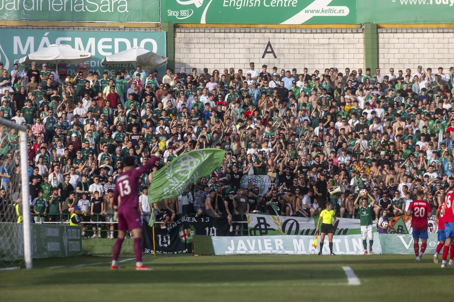 Fotos | El Cacereño estalla en júbilo con su ascenso a Primera RFEF