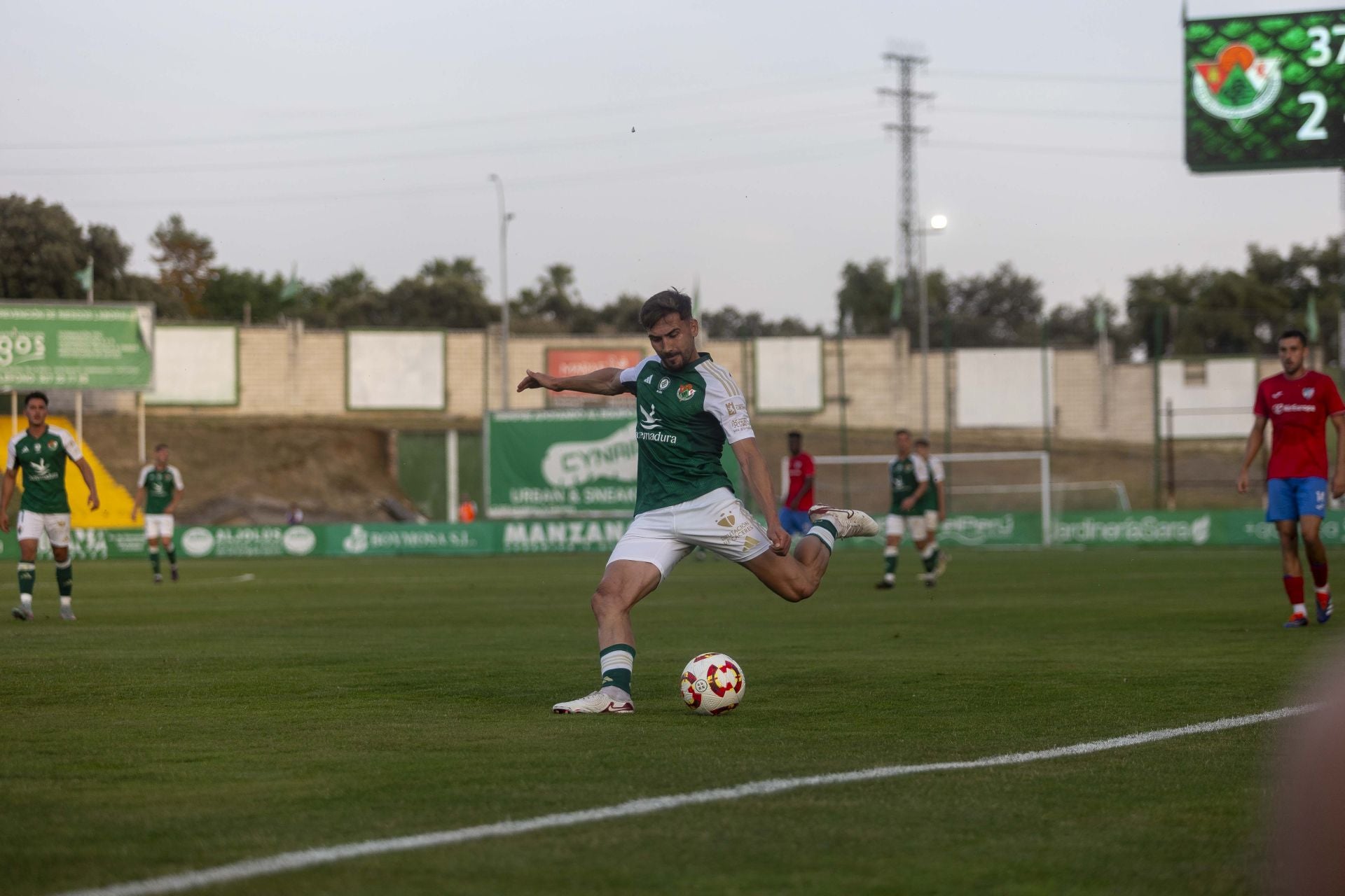 Fotos | El Cacereño estalla en júbilo con su ascenso a Primera RFEF