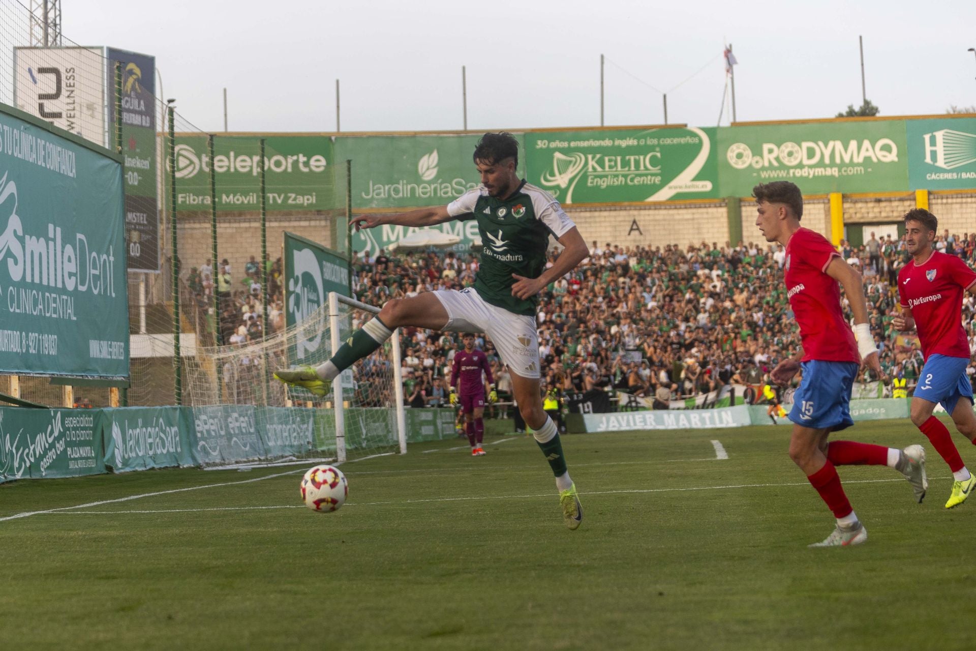 Fotos | El Cacereño estalla en júbilo con su ascenso a Primera RFEF