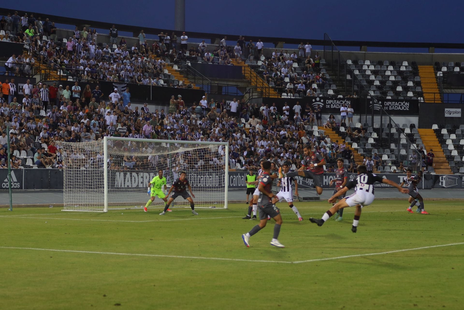 Fotos | Así se ha vivido el Badajoz 1-0 Llerenense