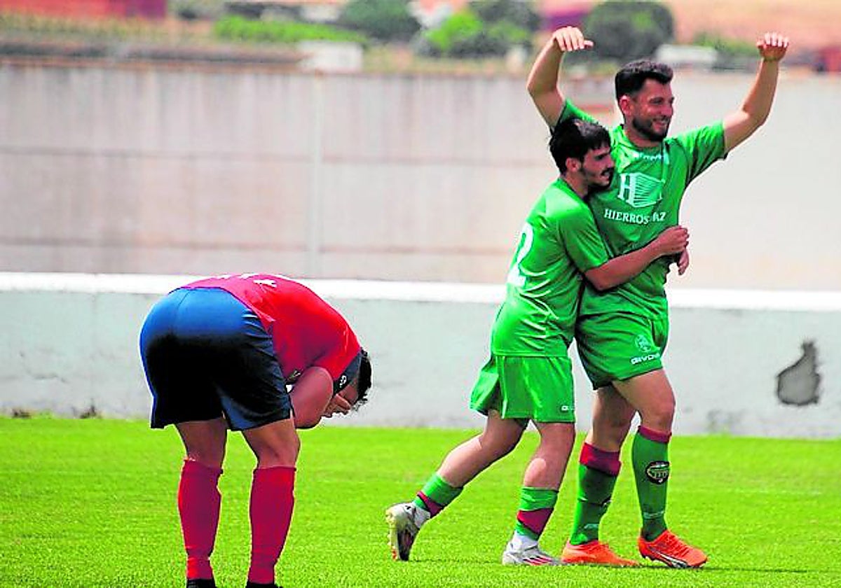 Corchado celebra el 0-3 del Ciudad de Plasencia.