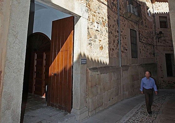 La entrada a la casa familiar de la Cruz Blanca en una foto de archivo.