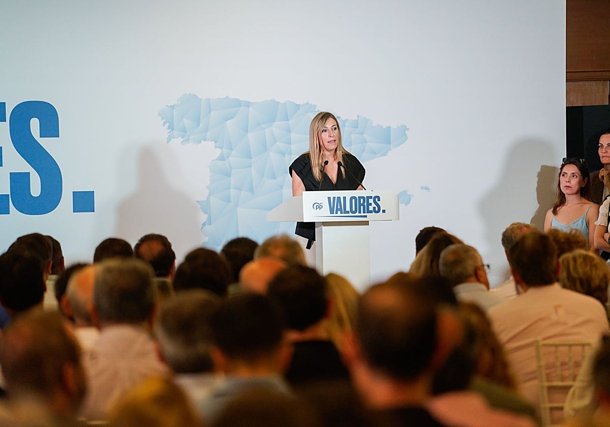 María Guardiola durante su intervención en el acto celebrado en Cáceres con Alberto Núñez Feijóo este lunes.