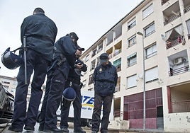 Intervención policial en un desahucio en Badajoz.