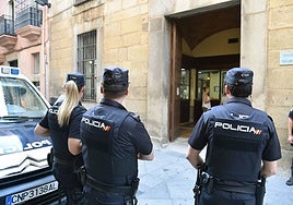 La Policía Nacional revisa cámaras de seguridad y recaba testimonios de posibles testigos.