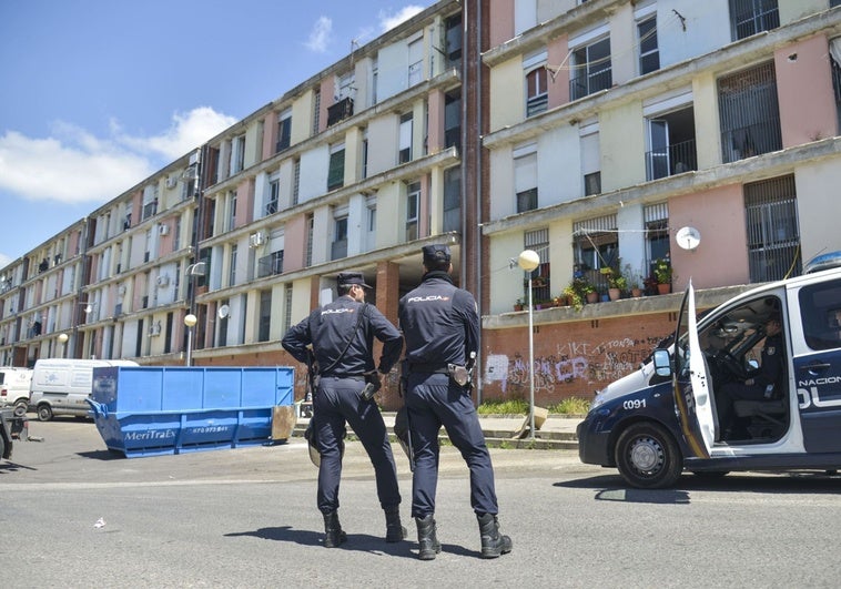 Una reyerta en Los Colorines deja un herido por arma de fuego y una mujer con una puñalada