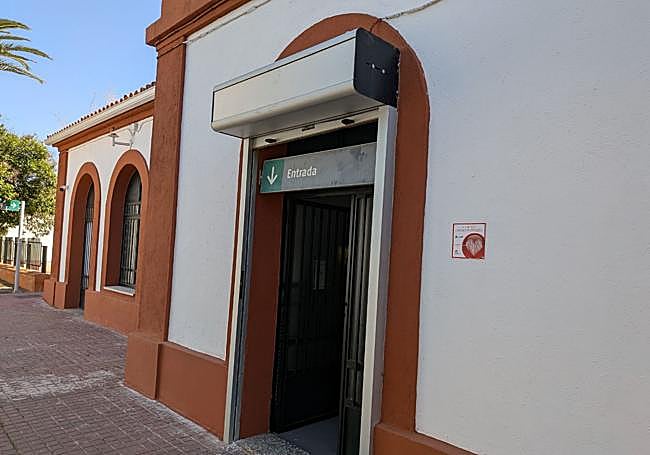 Entrada de la estación de tren de Almendralejo.