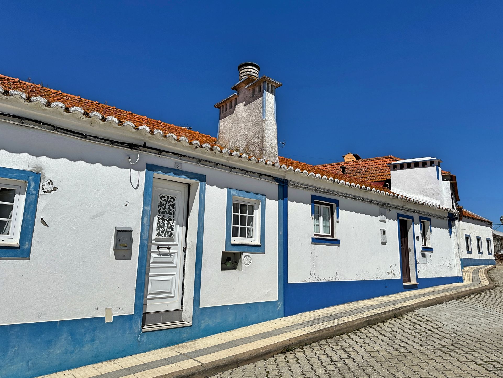 La aldea azul y blanca de Santa Susana, perteneciente al municipio alentejano de Alcácer do Sal.