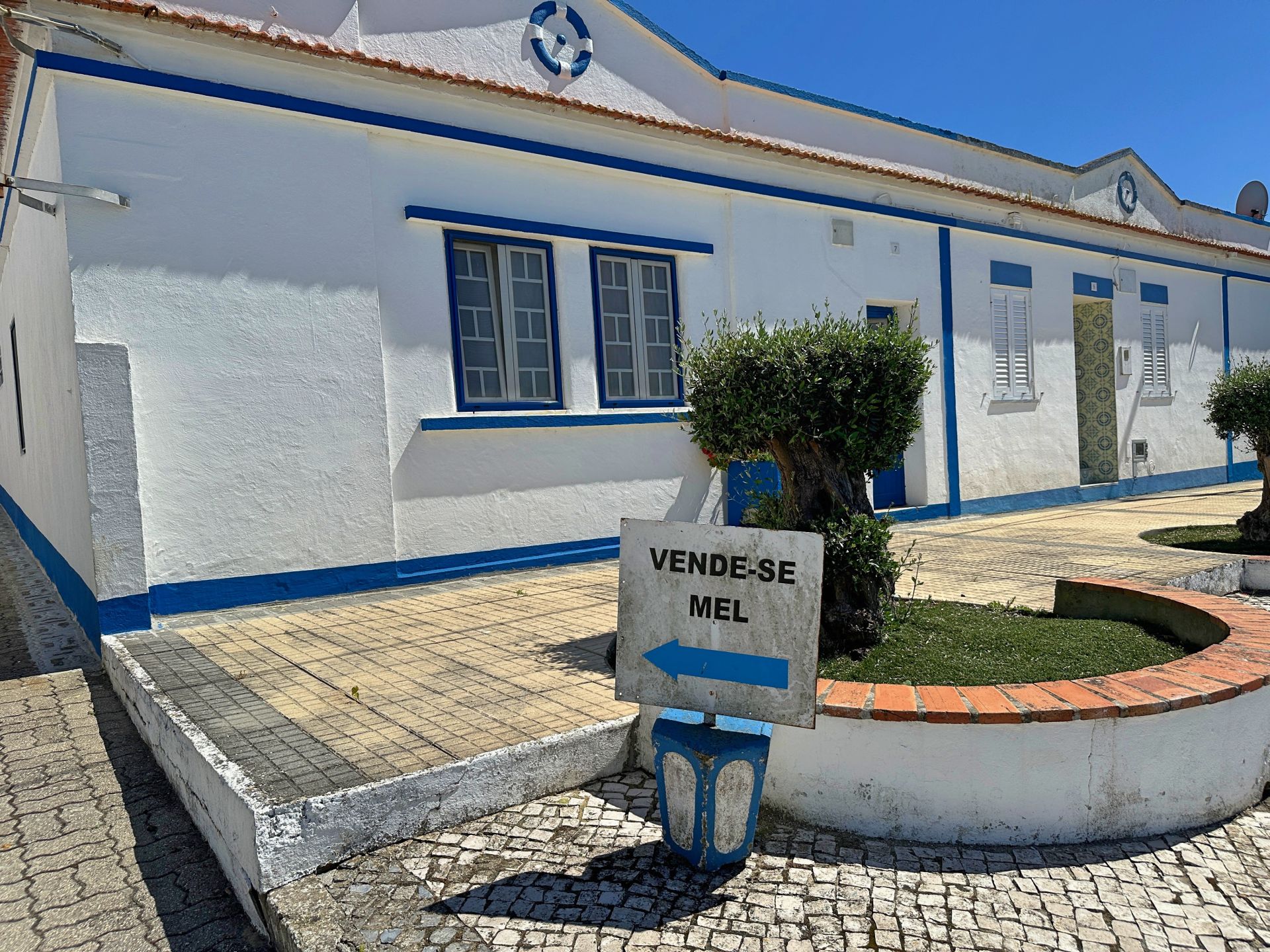 La aldea azul y blanca de Santa Susana, perteneciente al municipio alentejano de Alcácer do Sal.
