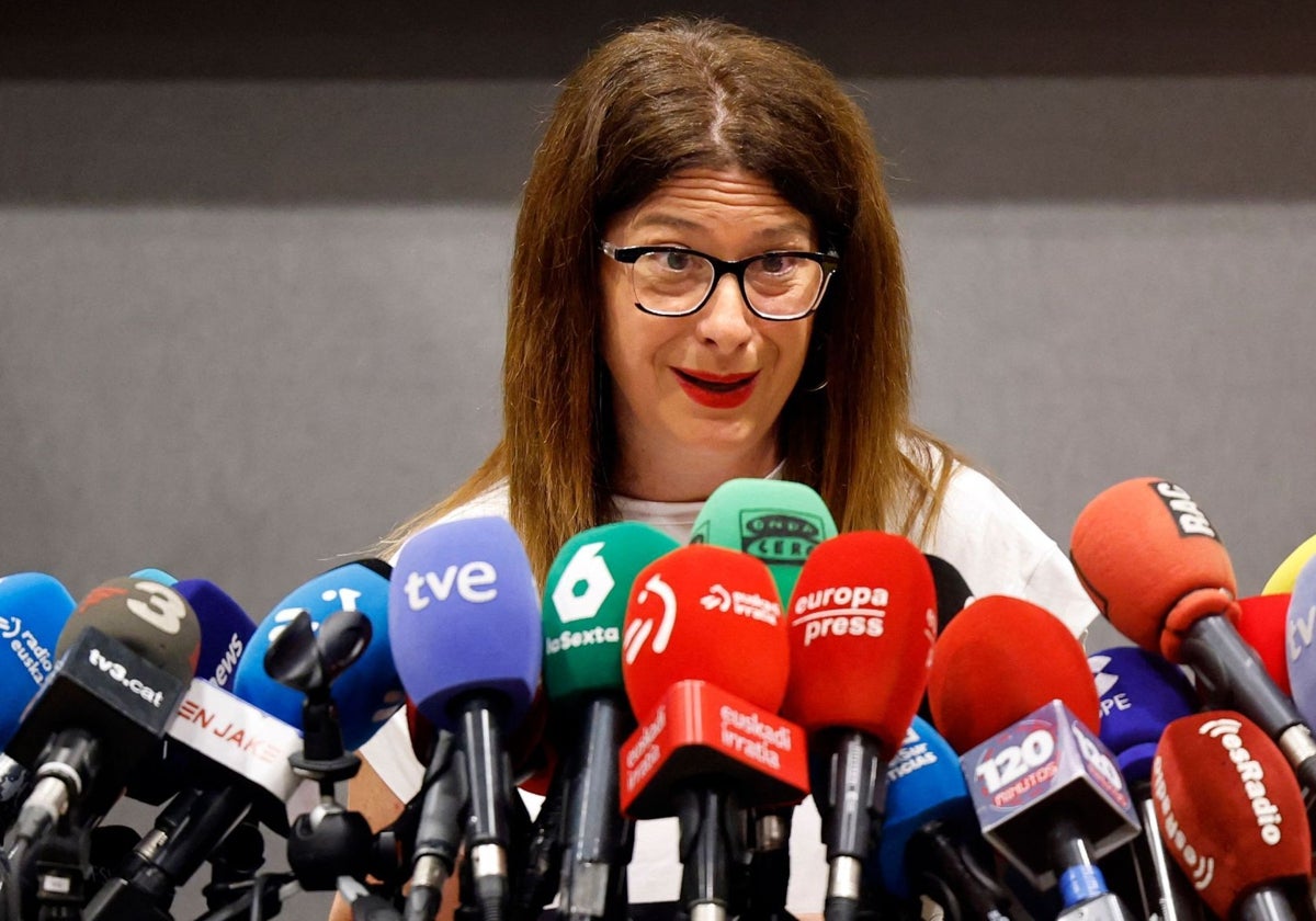 La exconcejala socialista durante su comparecencia ante los medios de comunicación.