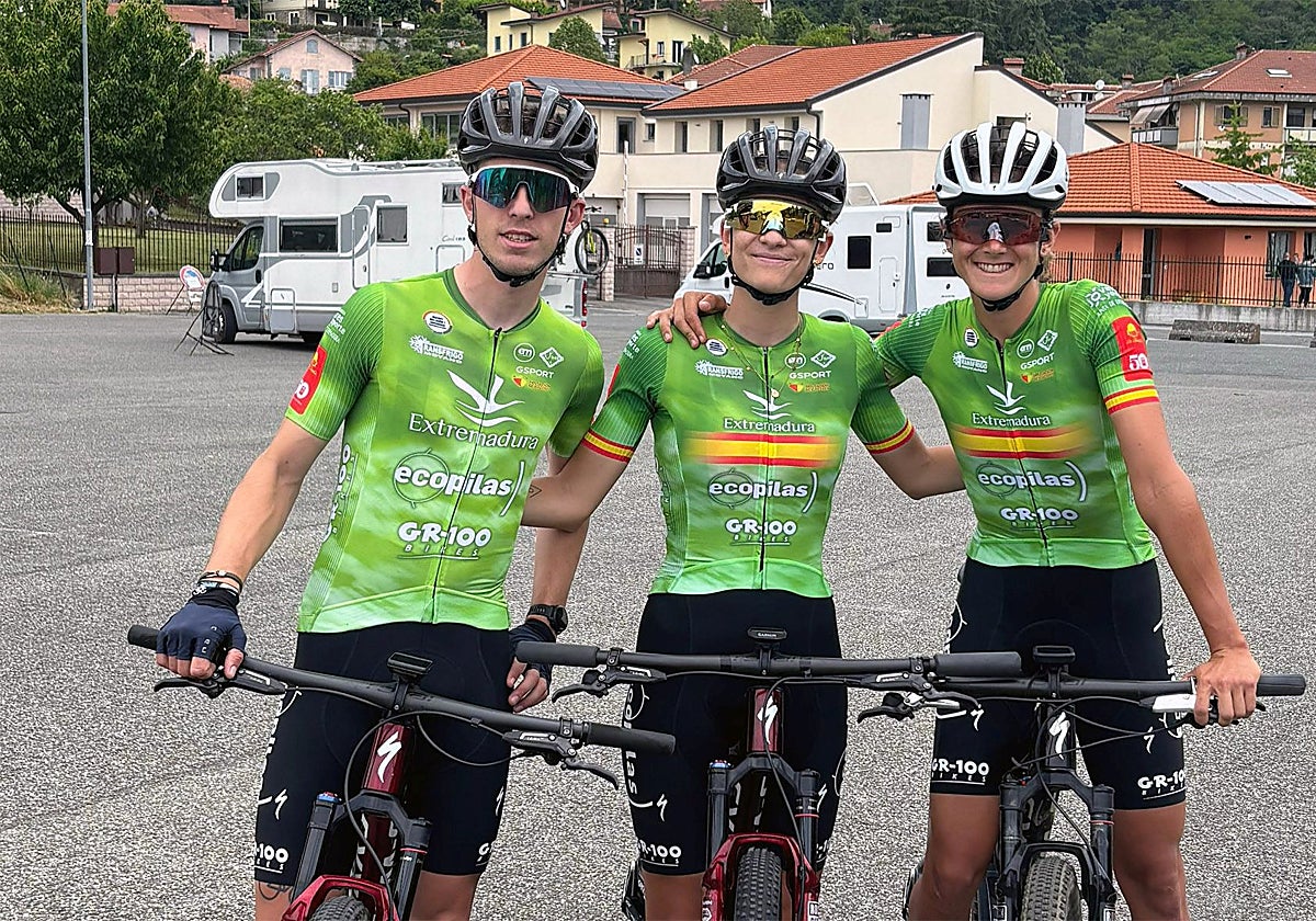 Raúl Rodríguez, María Reyes Murillo y Natalia Fischer, en Casella.