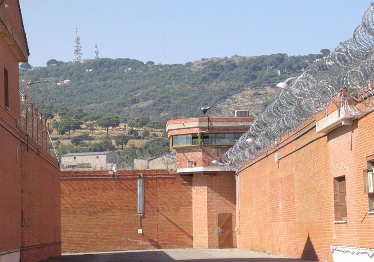 Tres funcionarios denuncian agresiones y un intento de motín en la cárcel de Cáceres