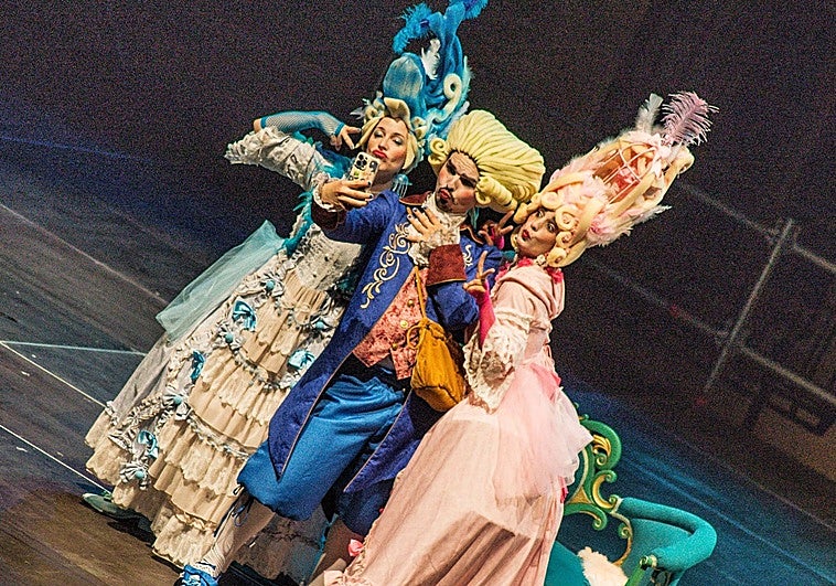 Escena de 'Las preciosas ridículas' en el Festival de Teatro Clásico de Cáceres.