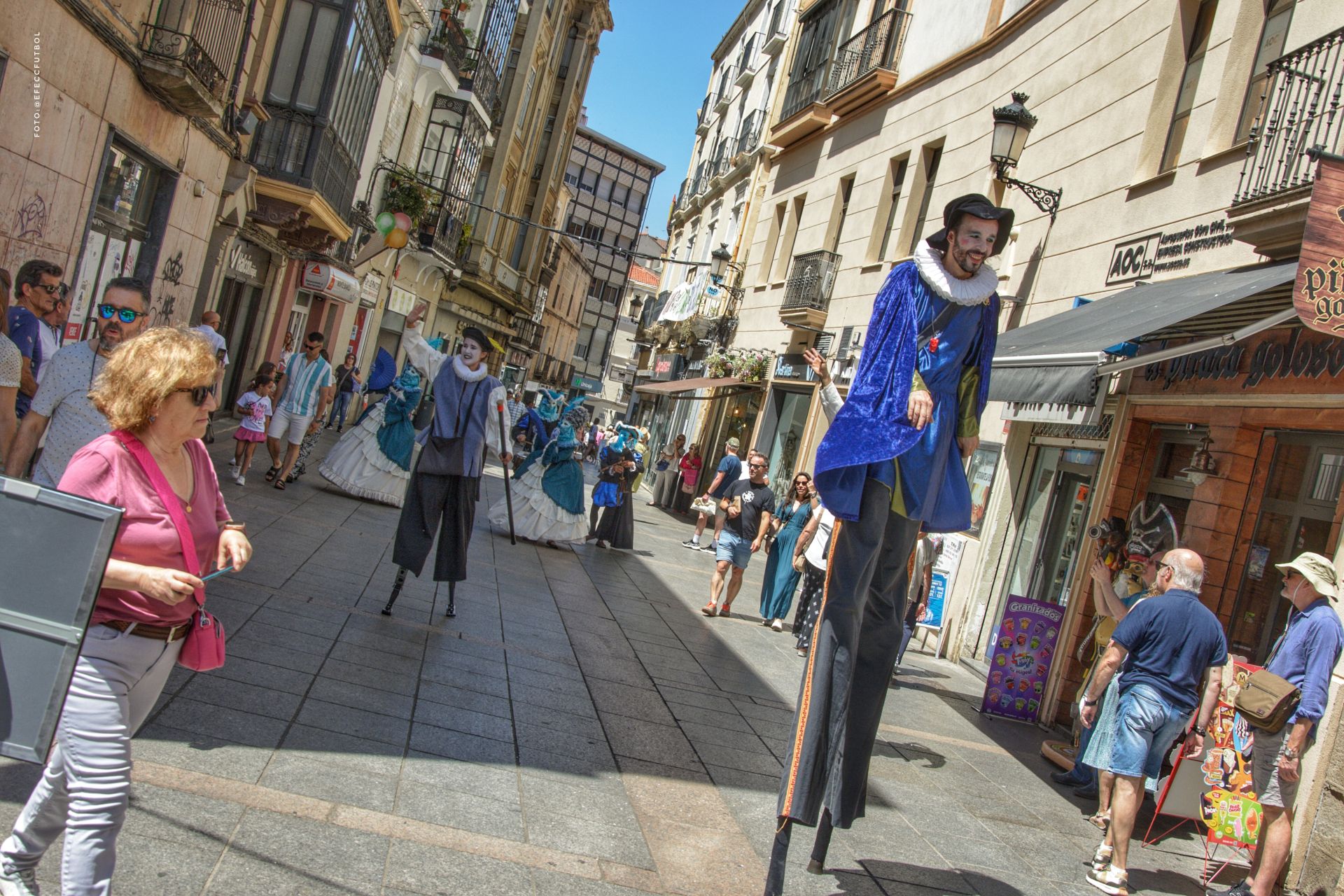 Así ha sido el pasacalles en el marco del Festival de Teatro Clásico de Cáceres