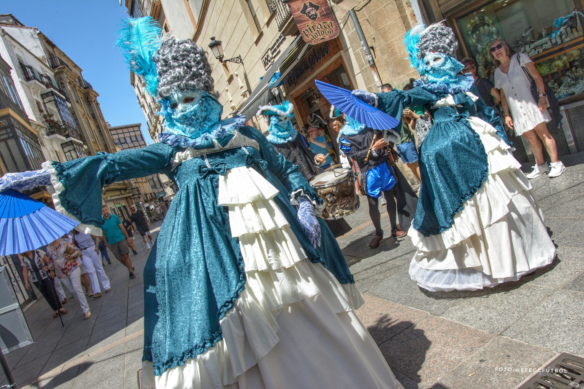 Así ha sido el pasacalles en el marco del Festival de Teatro Clásico de Cáceres
