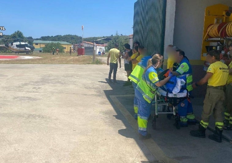 Rescatan a una niña de 11 años herida mientras hacía barranquismo en La Vera