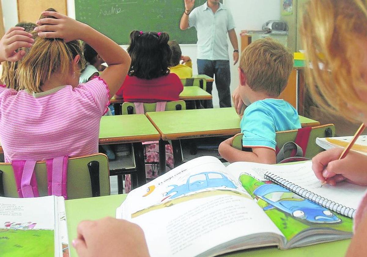 Educación debe pagar a una interina la jefatura de departamento