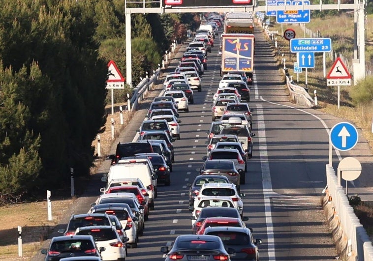 ¿Vas a conducir fuera de la UE este verano? Así puedes solicitar el permiso internacional de la DGT