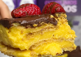 Porción de tarta de la abuela fácil y sin lactosa