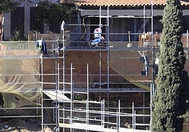 Imagen de archivo de la obra de la primera fase de la muralla de Cáceres.
