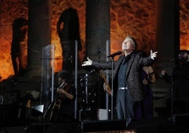 Raphael, en el concierto de 2024 en el Teatro Romano.