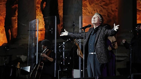 Raphael reaparece en Mérida el fin de semana festivo en Plasencia, Ecuextre en Badajoz y teatro en Cáceres