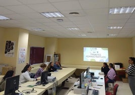 Sesión de Crisol sobre los trámites administrativos.
