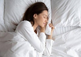 Esto dice la ciencia sobre melatonina y valeriana para el insomnio