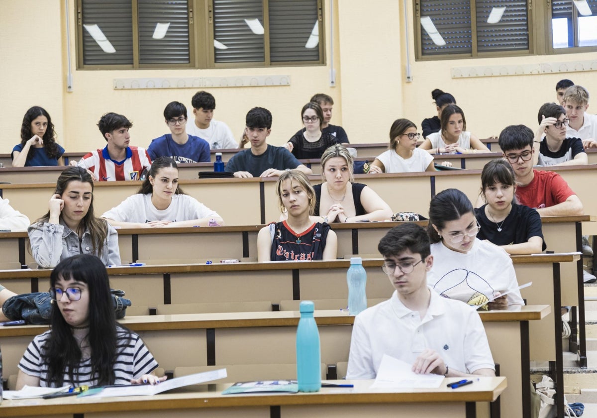 Momentos previos al examen de Lengua y Literatura de la PAU en Extremadura este año.