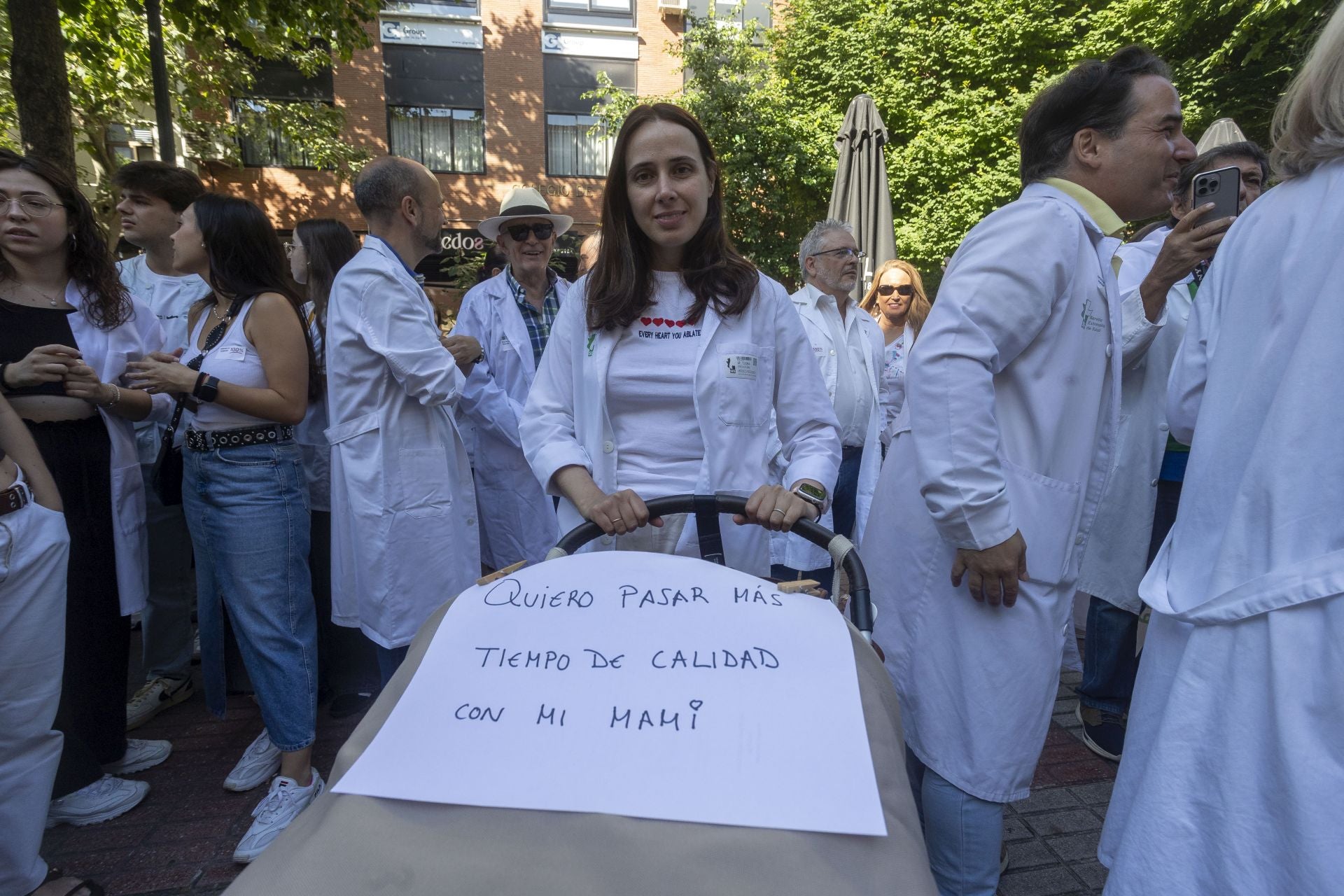 La protesta de los médicos extremeños, en imágenes
