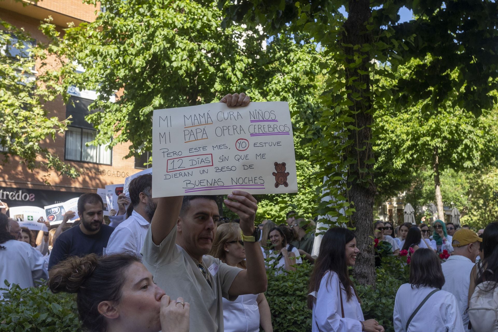 La protesta de los médicos extremeños, en imágenes