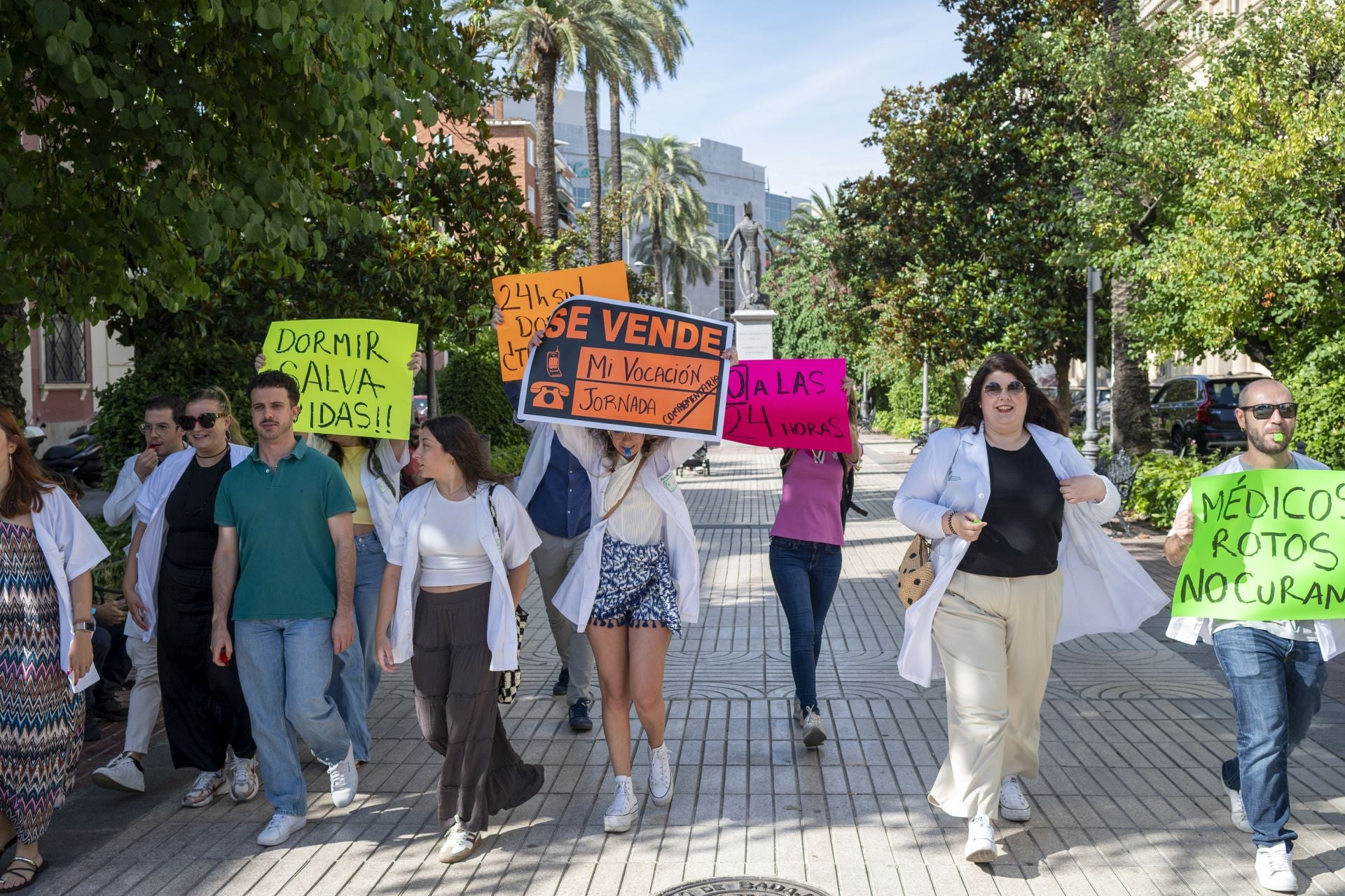 La protesta de los médicos extremeños, en imágenes