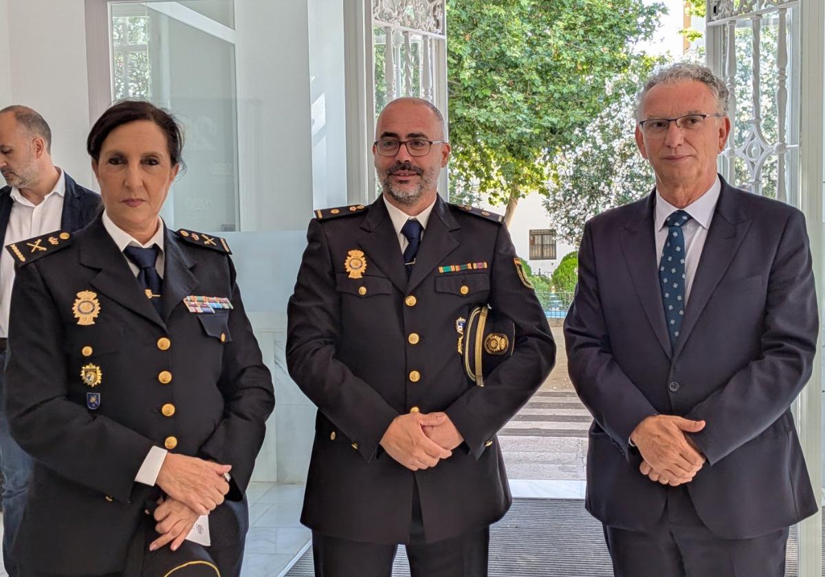 Rico Gragera flanqueado por Fariñas Abellán y Quintana.